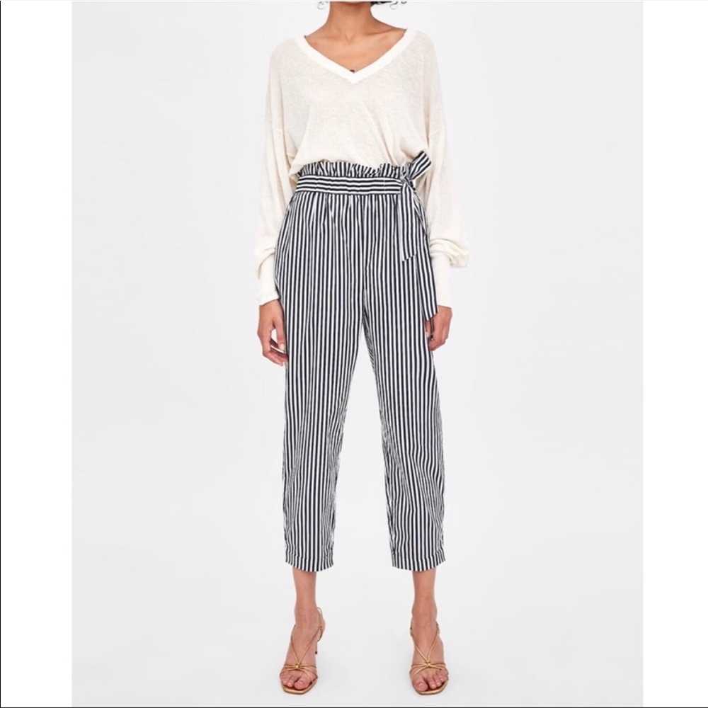 Size M | Zara cropped paper bag pant